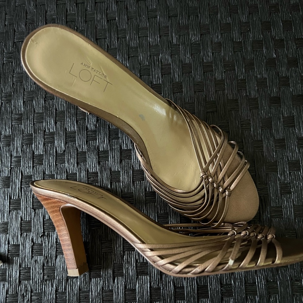 Ann Taylor Loft strappy kitten heels 6.5